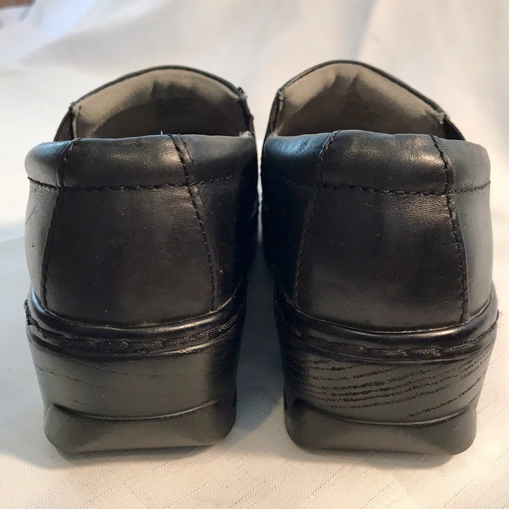 Black Slip-On Women's Clog Shoes - Picture 3 of 8